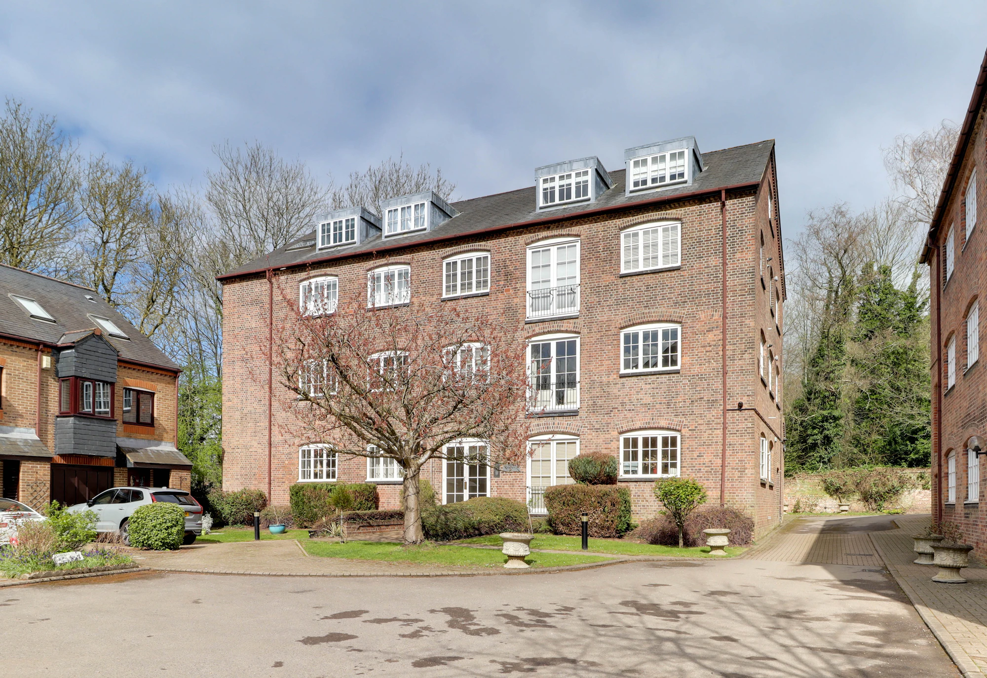 Abbey Mill Lane, St. Albans, AL3 4HG